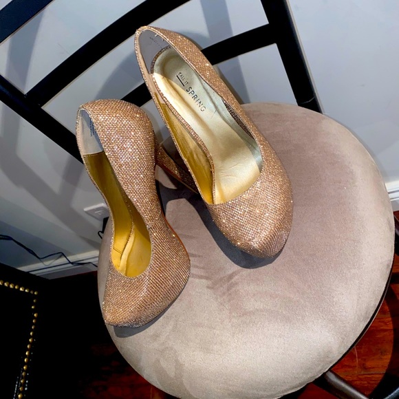 Women’s size 7 6 inch heels - Picture 1 of 4